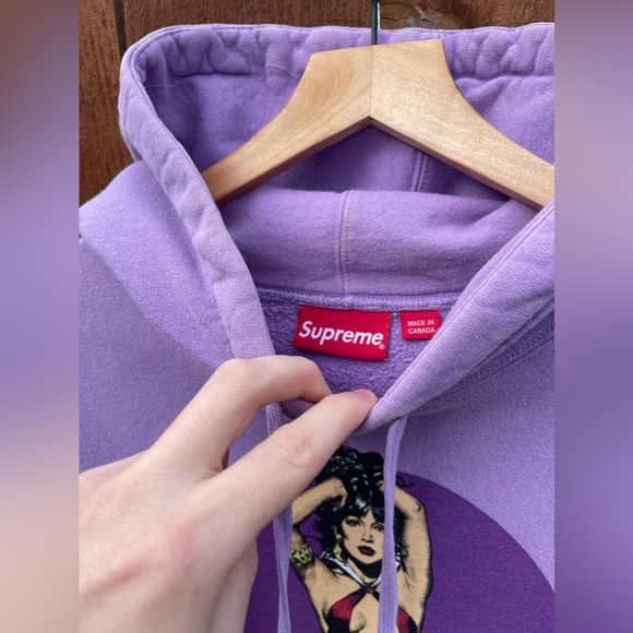Supreme 2017 Vampirella Hoodie - Picture 2 of 5